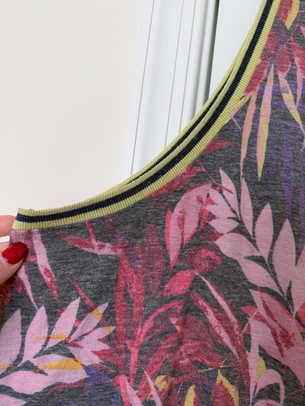 Torrid Leaf-Print Sleeveless Tank in Pink, Purple & Yellow Accents - Picture 3 of 4